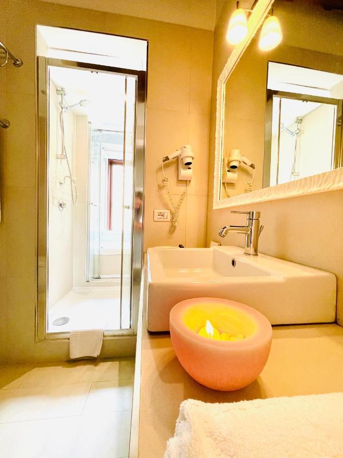 Town House Spagna- Luxury Rooms With Jacuzzi Bath Rome Luaran gambar