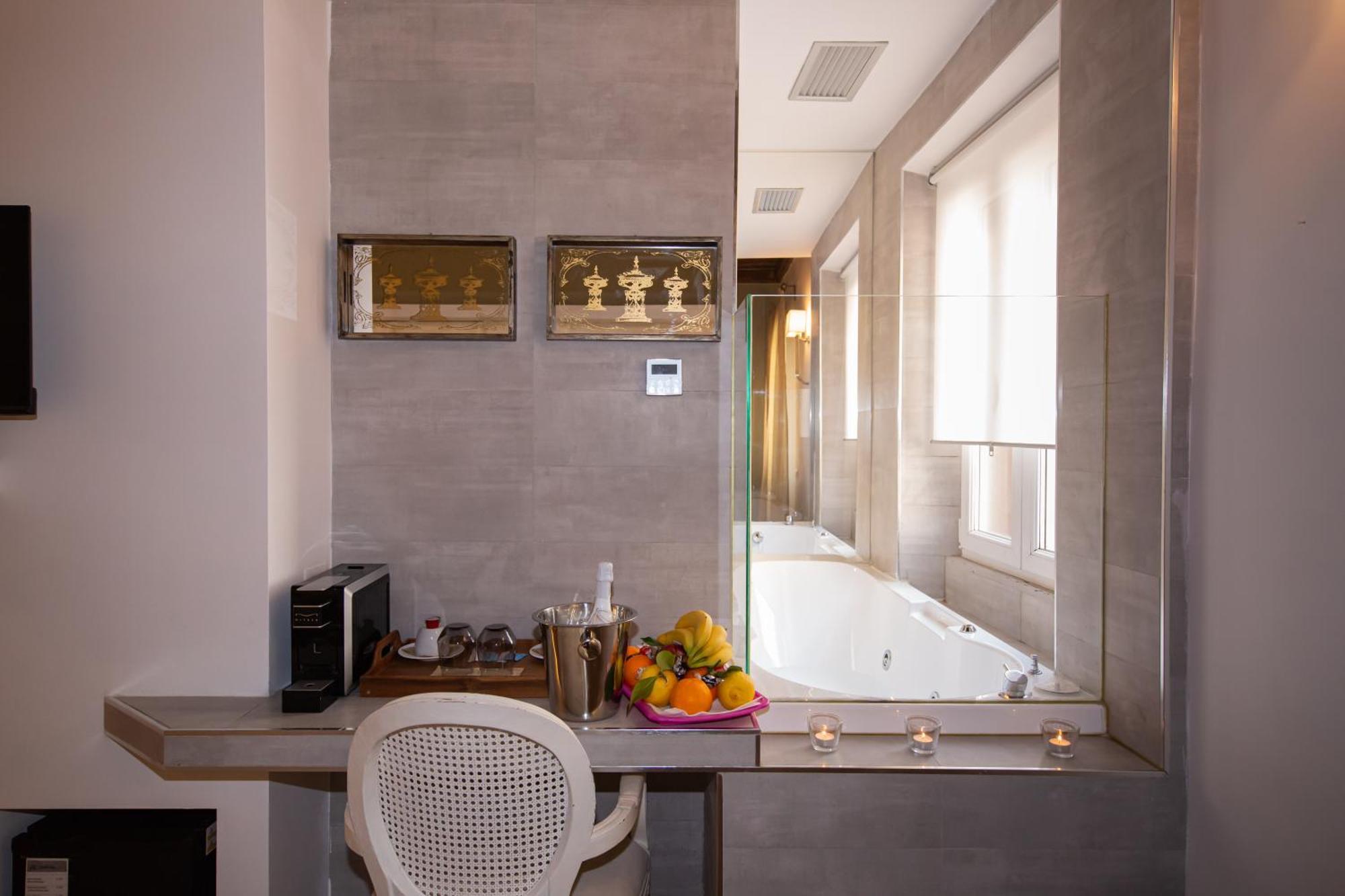 Town House Spagna- Luxury Rooms With Jacuzzi Bath Rome Luaran gambar