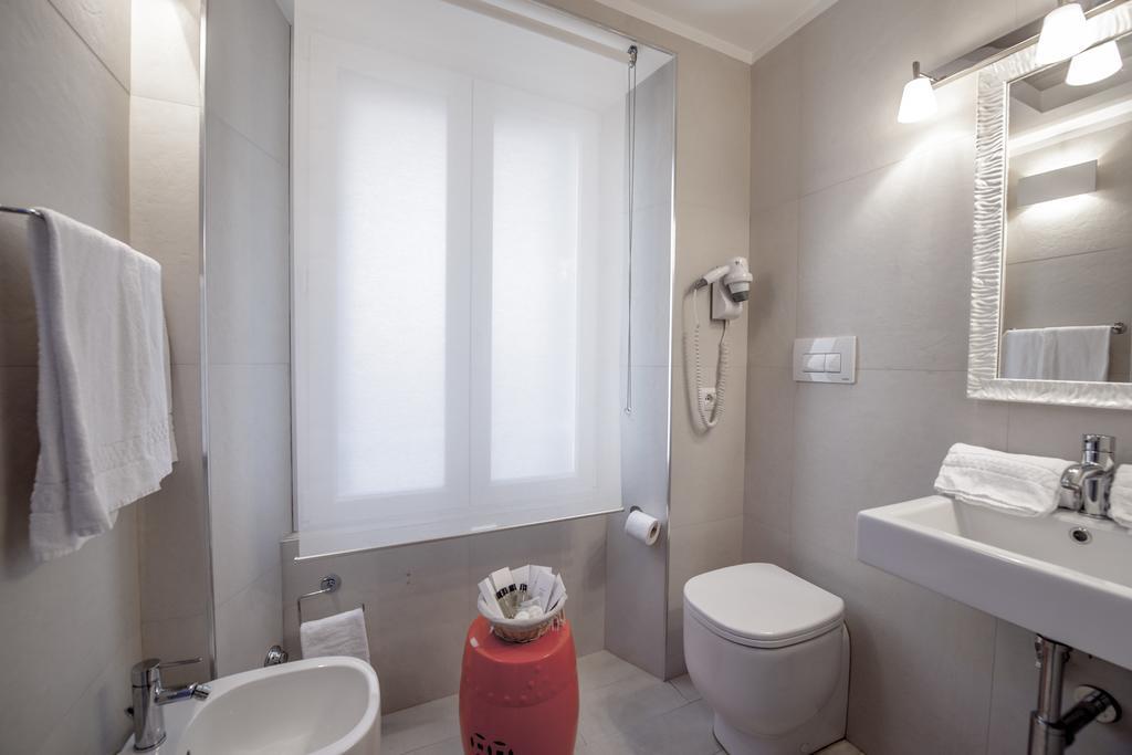 Town House Spagna- Luxury Rooms With Jacuzzi Bath Rome Luaran gambar